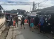 Kades Sukaraja Pimpin Warga Bersihkan Drainase, Antisipasi Banjir Berulang
