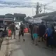 Kades Sukaraja Turun Tangan, Warga Gotong Royong Bersihkan Saluran Air