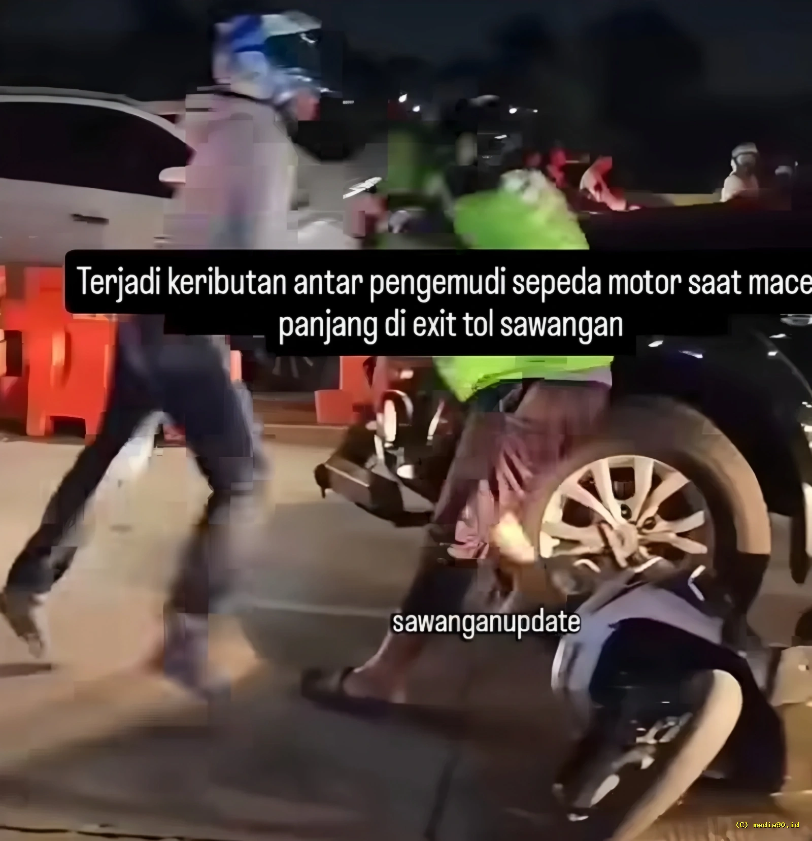 Kemacetan Panjang Picu Keributan di Exit Tol Sawangan Pengendara Motor Berkelahi
