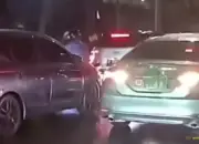 Kuningan Macet Total! Mobil Lawan Arah Saat Hujan, Kendaraan Dinas Ikut Disorot