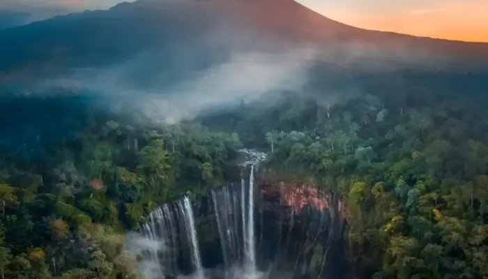 Liburan Anti Gagal! 10 Destinasi Seru di Lumajang, dari Air Terjun hingga Danau Eksotis