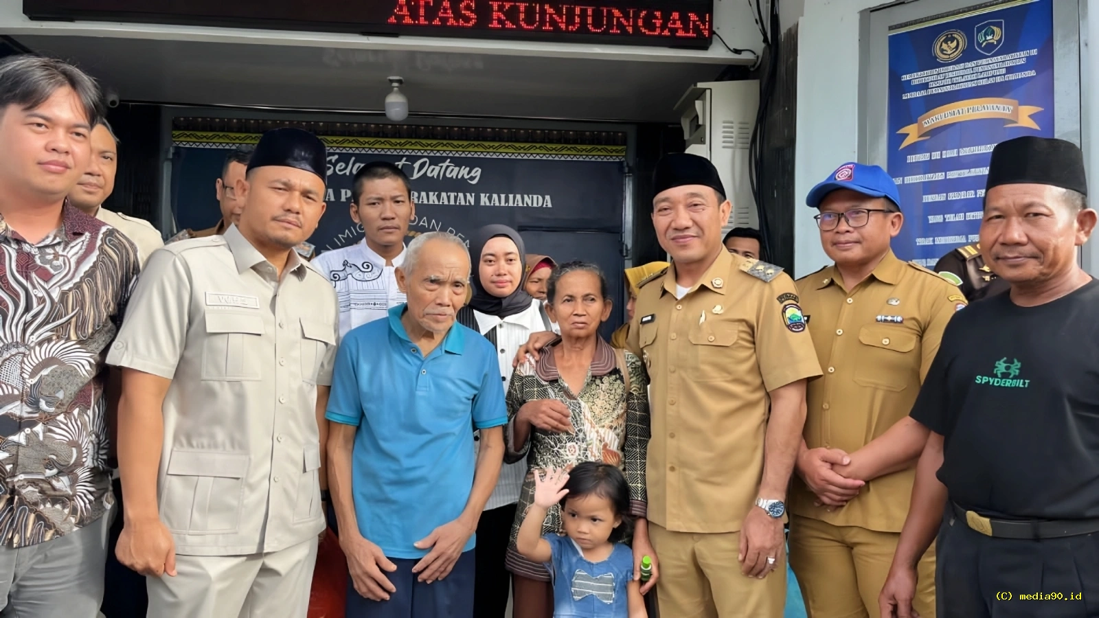 Penahanan Ditangguhkan Kakek Mujiran Bebas dari Kasus Getah Karet PTPN di Kebun Bergen Damai