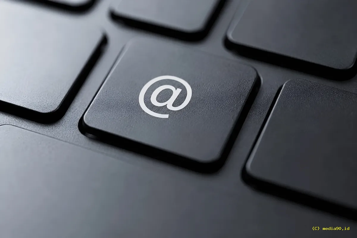 Simbol @, Tanda Kecil dengan Sejarah Besar dari Perdagangan hingga Email