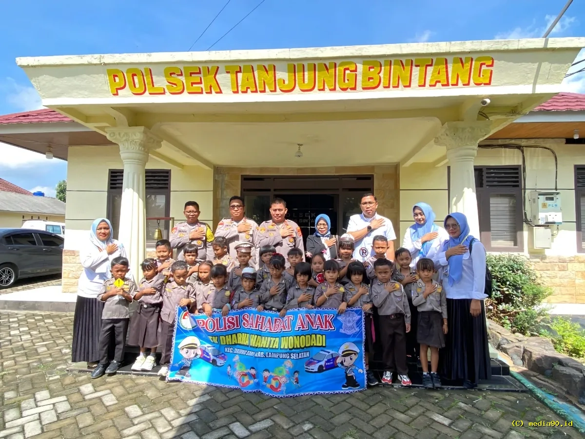 Siswa TK Dharma Wanita Wonodadi Kunjungi Polsek Tanjung Bintang, Kenali Tugas Polisi Sejak Dini
