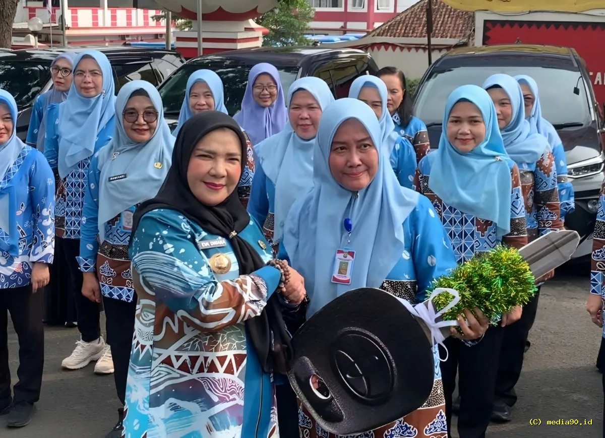 Tingkatkan Layanan Kesehatan, Eva Dwiana Bagikan 31 Kendaraan untuk Puskesmas
