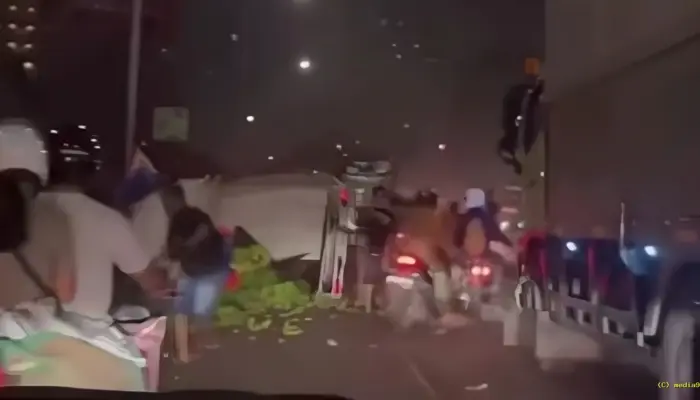 Tragis! Kecelakaan Pickup Angkut Pisang di Flyover Balekota Tangerang Tewaskan Pengendara Motor