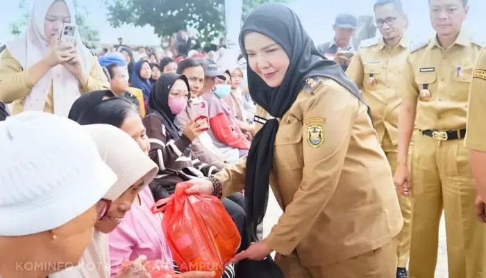 Eva Dwiana Salurkan Bantuan Sosial untuk Ribuan Warga di Way Halim, Tanjung Senang, dan Kemiling