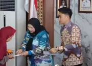 Eva Dwiana Salurkan Santunan dan Bantuan Pengobatan untuk 92 Warga Terdampak Bencana di Bandar Lampung
