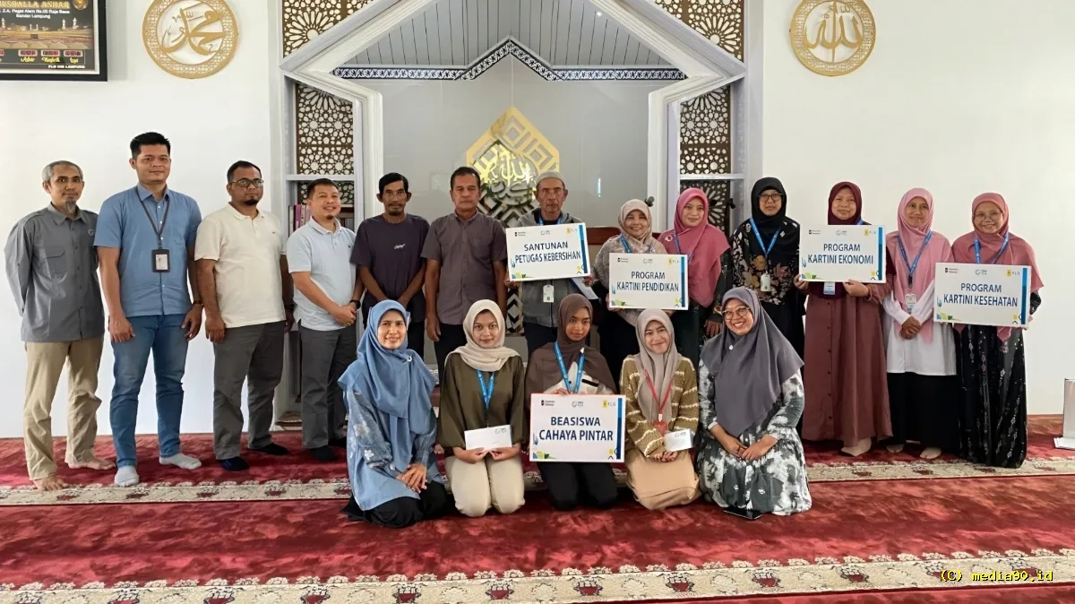 YBM PLN Lampung Salurkan Rp304 Juta Zakat untuk Dukung Kesejahteraan dan Pendidikan Warga