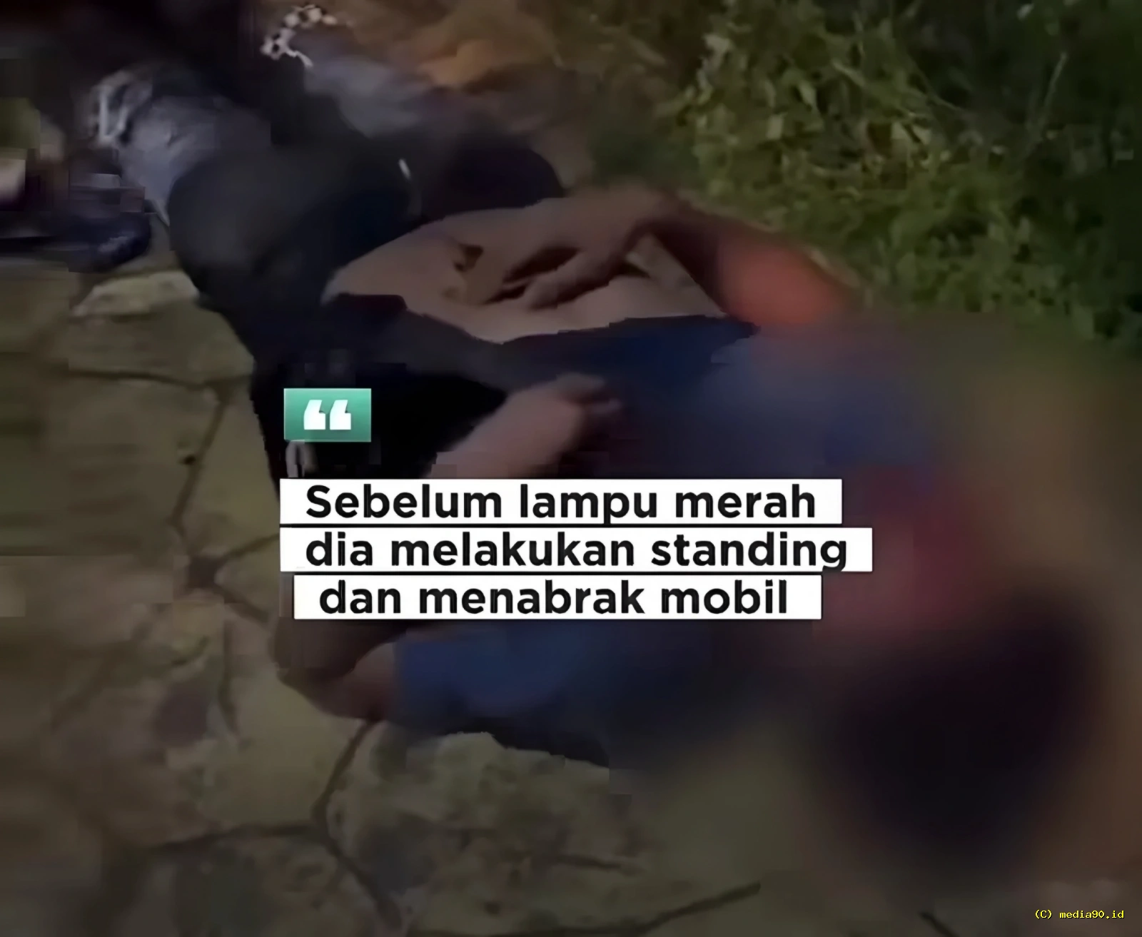 Insiden di Simpang Nagoya Jadi Perhatian Warga Pemotor Terlibat Tabrakan Keras dengan Mobil