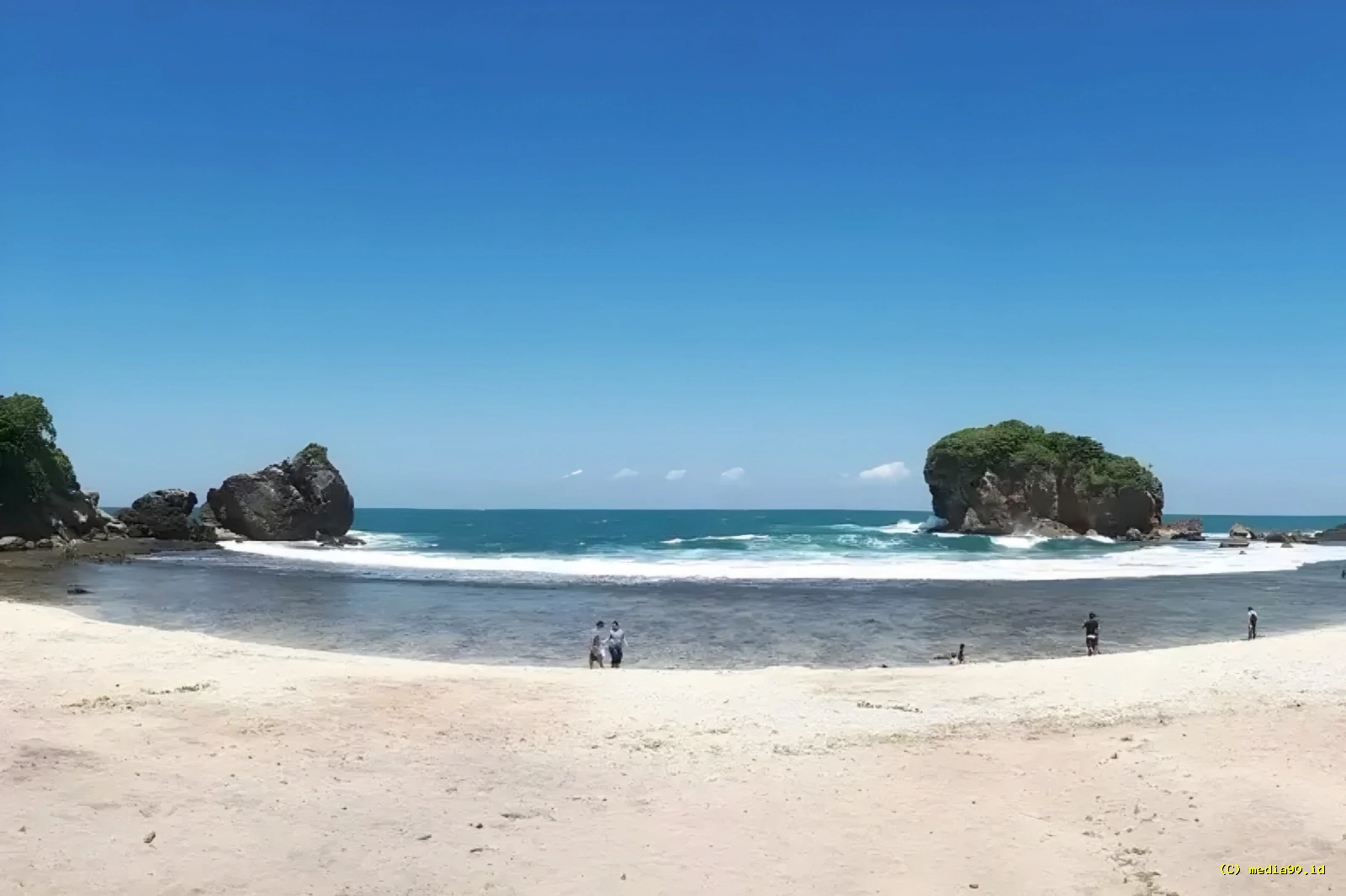 11 Tempat Wisata dan Pantai Sejalur dengan Pantai Jungwok Gunungkidul, Cocok Dikunjungi Sekaligus