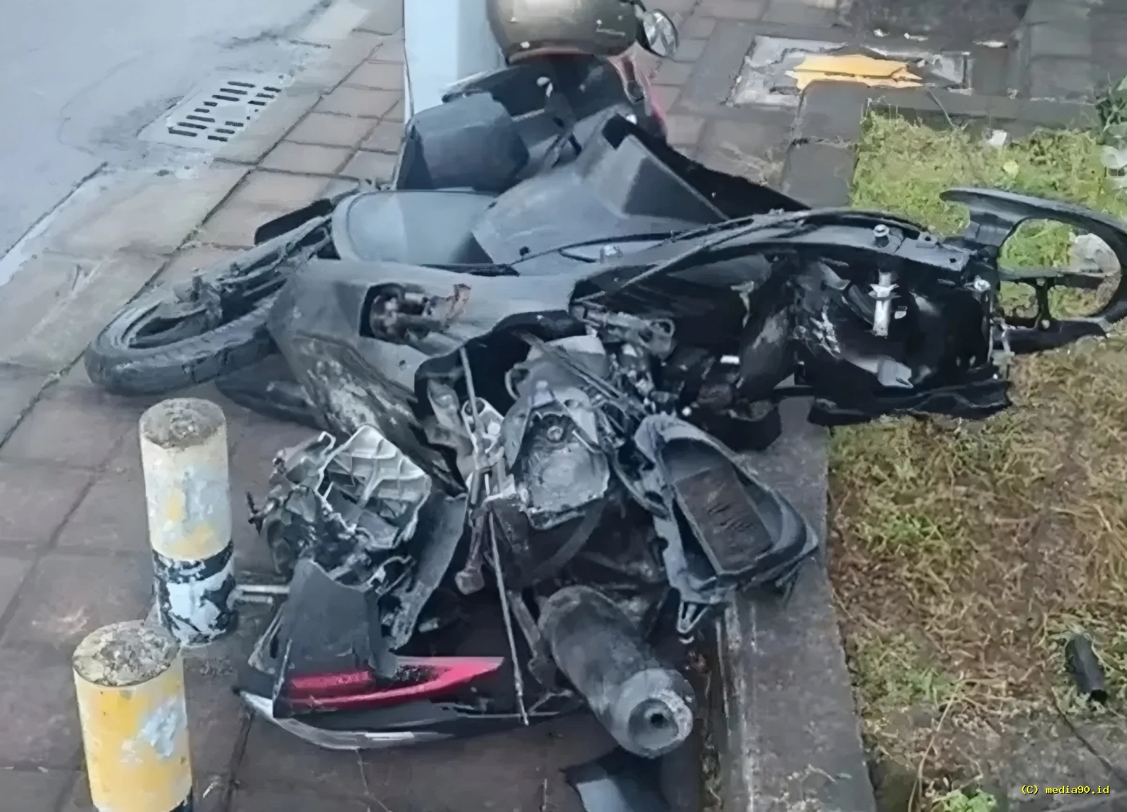 Diduga Terobos Lampu Merah, Mobil Tabrak Motor hingga Dua Wanita Tewas di Seminyak