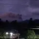Gunung Dukono Kembali Erupsi, Abu Vulkanik Membumbung 900 Meter ke Arah Timur