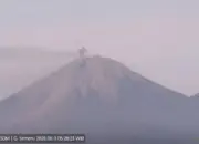 Gunung Semeru Erupsi Pagi Ini, Kolom Abu Capai 500 Meter Mengarah ke Selatan