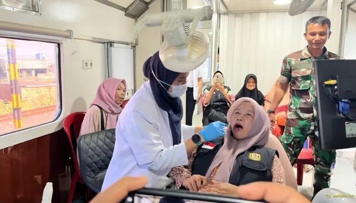 KAI Tanjungkarang Gelar Layanan Kesehatan Gratis bagi Warga Pidada Panjang Lewat Rail Clinic