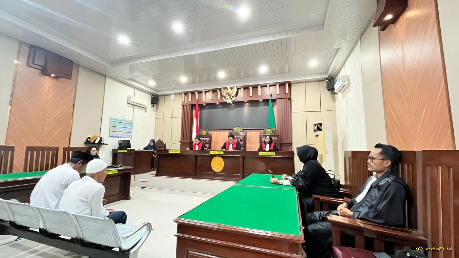 Kakek Mujiran Bebas Usai Divonis 3 Bulan 10 Hari dalam Kasus Dugaan Penggelapan Getah Karet PTPN