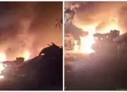Gudang Pembongkaran Mobil Bekas di Mojolaban Sukoharjo Terbakar, Petugas Berjibaku Jinakkan Api