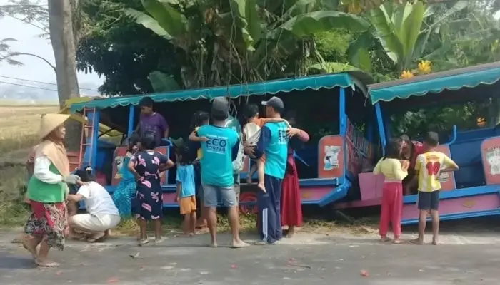 Kecelakaan Sepur Kelinci di Gudo Jombang, Diduga Oleng hingga Tabrak Pohon, Ibu dan Anak Jadi Korban