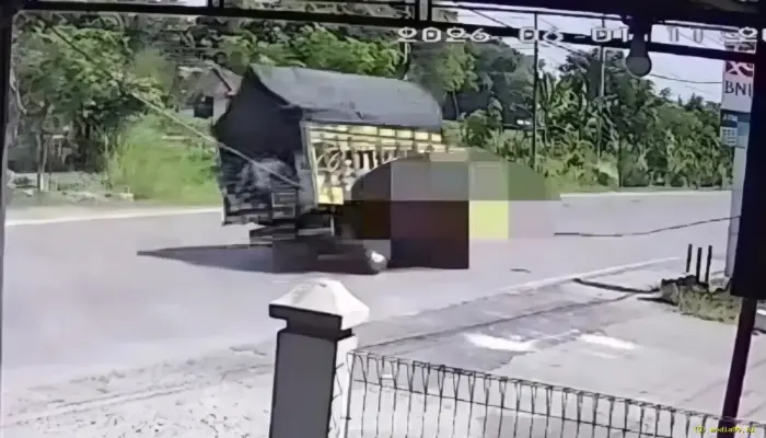 Kecelakaan Maut di Bojonegoro, Pengendara Honda Beat Tewas Usai Tabrakan dengan Truk
