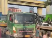 Kecelakaan Maut Motor vs Truk Trailer di Lampu Merah Enggano Tanjung Priok, Satu Korban Tewas di Tempat