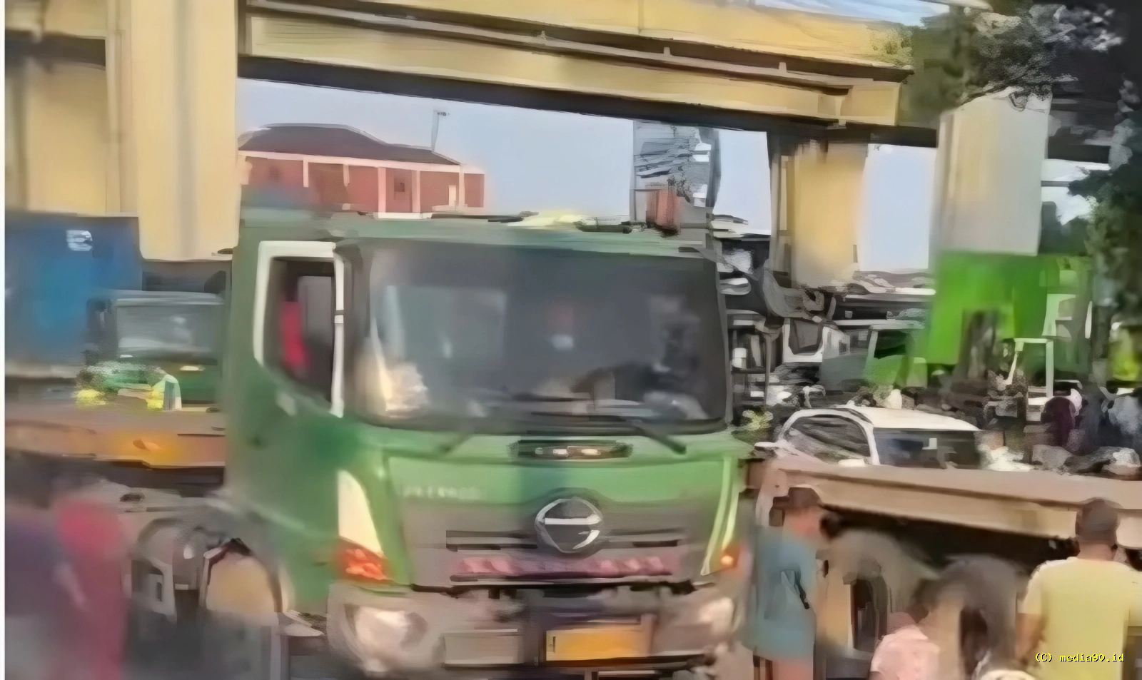 Kecelakaan Tragis di Lampu Merah Enggano Tanjung Priok, Pemotor Tewas Usai Tabrakan dengan Truk Trailer