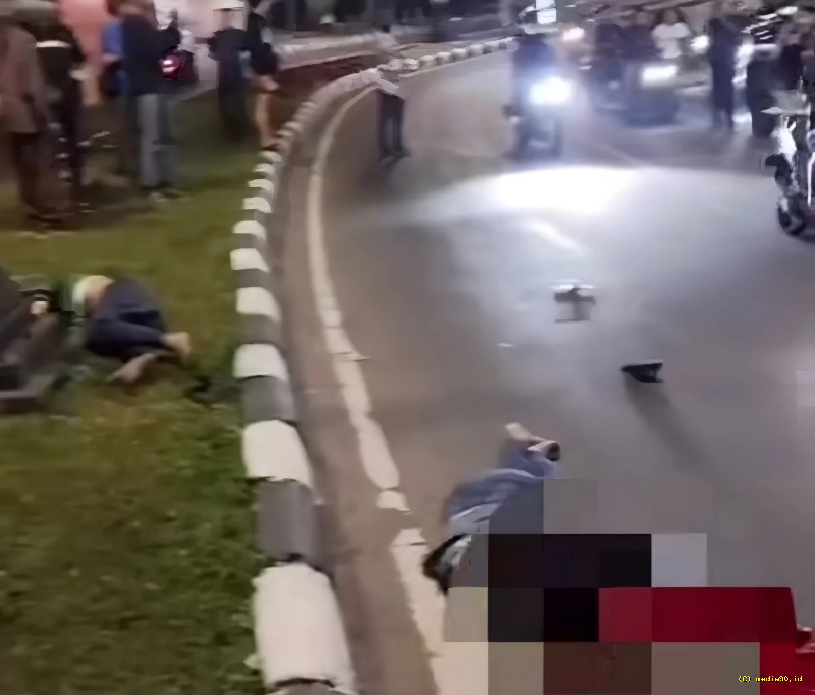 Nahas! Dua Pemotor Meninggal Dunia Setelah Menabrak Pembatas Jalan di Pakansari Bogor