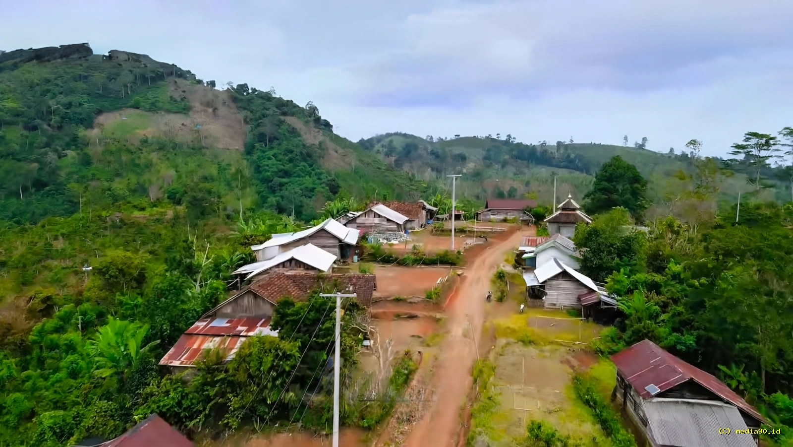 PLN Lampung Alirkan Listrik ke Tujuh Desa Rasio Desa Berlistrik Terus Meningkat