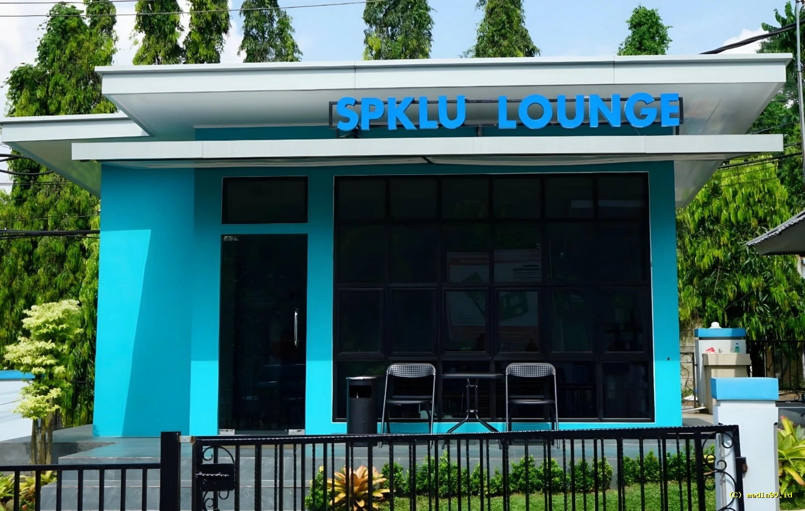 PLN Lampung Perluas Infrastruktur Kendaraan Listrik Lewat Penambahan SPKLU dan Lounge Pengisian