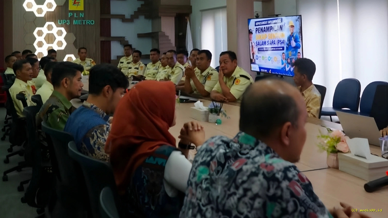 PLN UP3 Metro Tingkatkan Kompetensi Satpam Lewat Refreshment PS4 dan Literasi Digital PLN Mobile