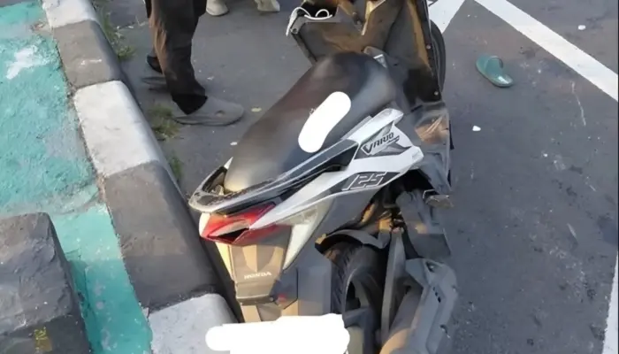 Pemotor Alami Kecelakaan Tunggal di Janti, Tabrak Divider hingga Luka di Kepala