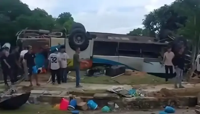 Bus Rombongan Jemaat HKBP Tembesi Indah Kecelakaan di Akses Pantai New Melur, 1 Meninggal Dunia