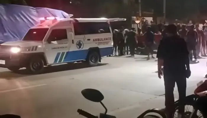 Kecelakaan di Depan Gudang Bulog Mangkang Semarang, Petugas dan Ambulans Siaga di Lokasi
