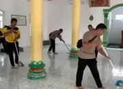 Sambut HUT Bhayangkara ke-80, Polsek Tanjung Bintang Gelar Bakti Sosial Bersih-Bersih Masjid