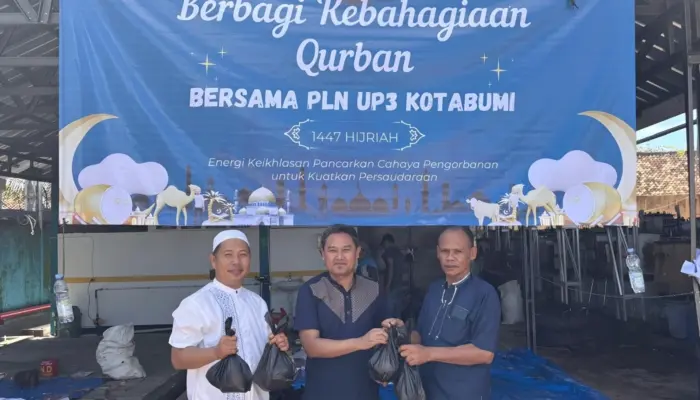 Tebar Semangat Berbagi Iduladha, PLN UP3 Kotabumi Salurkan Daging Kurban ke Warga Lampung Utara