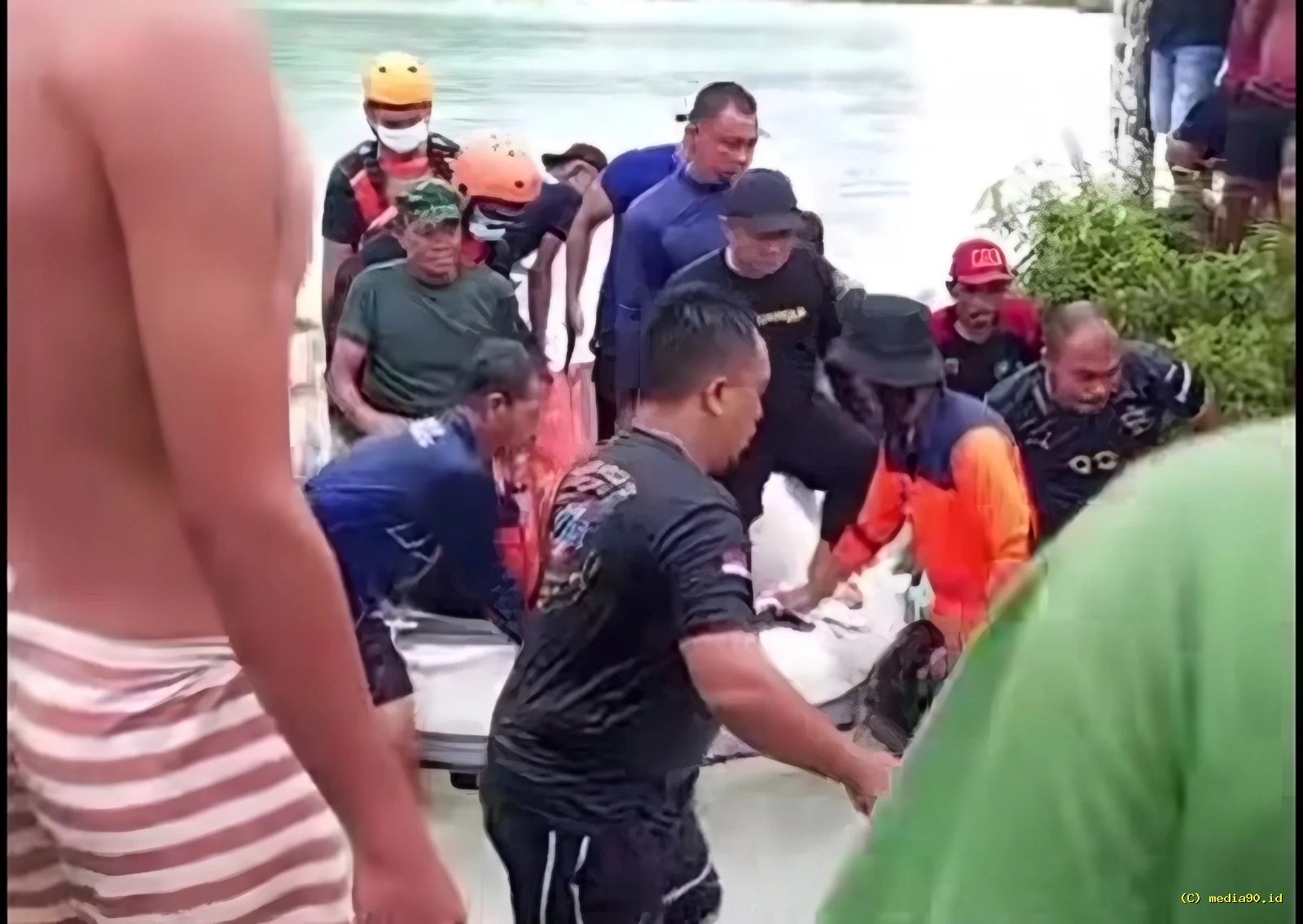 Setelah 2 Hari Pencarian, Pelajar yang Tenggelam di Danau Biru Sintang Ditemukan Meninggal