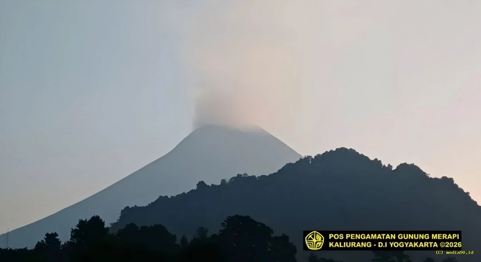 Status Terkini Gunung Merapi: Asap 50 Meter Muncul, Aktivitas Gempa Naik, Warga Diminta Waspada