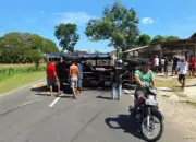 Diduga Ban Pecah, Truk Terguling di Pracimantoro Wonogiri hingga Tutup Sebagian Badan Jalan
