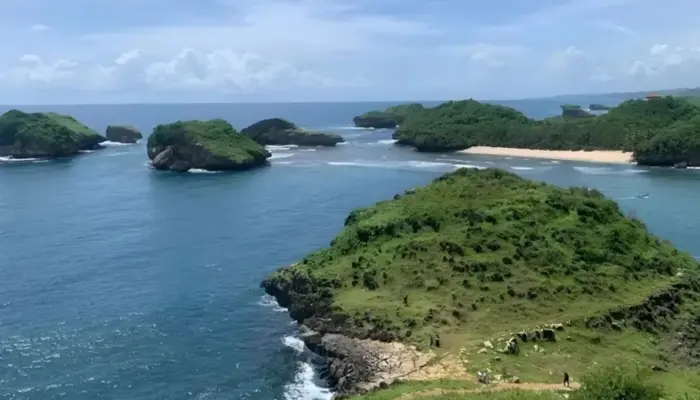 10 Tempat Wisata Unik di Pacitan, Ada Panorama Mirip Raja Ampat hingga Sungai yang Memesona