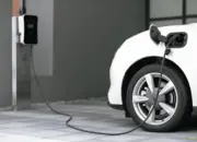 Apakah Mobil PHEV Perlu Dicas? Ini Penjelasan Lengkap Cara Kerja, Keuntungan, dan Faktanya