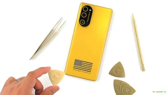 iFixit Ungkap Kemiripan Trump Mobile T1 dengan HTC U24 Pro