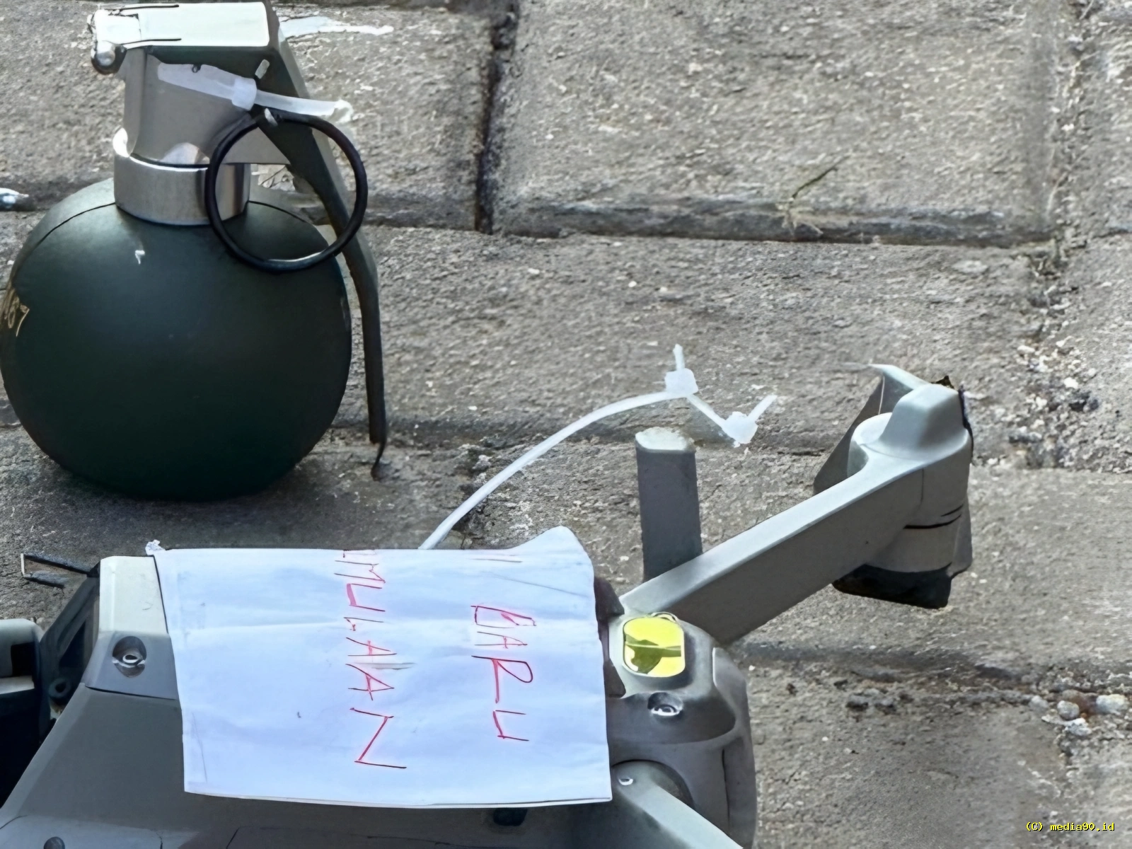 Drone Bermuatan Granat Replika Jatuh di Rumah Pengacara Depok Polisi Lakukan Penyelidikan