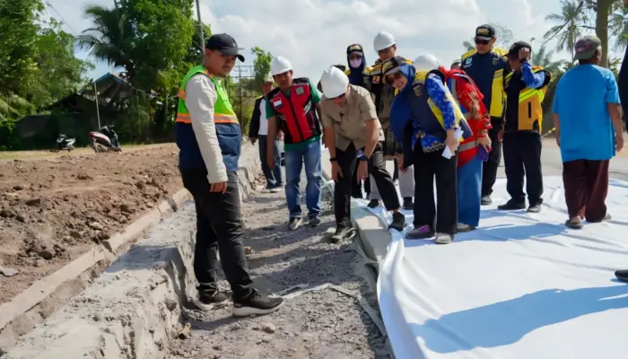 Gubernur Lampung Pastikan Perbaikan Jalan Gunung Sugih–Kota Gajah Berkualitas dan Tahan Lama
