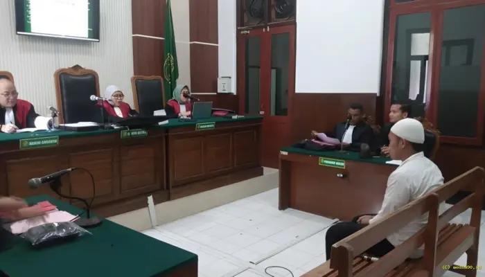 Pria di Surabaya Diadili usai Rusak Jok Motor dan Curi Tas Berisi Uang Rp5 Ribu