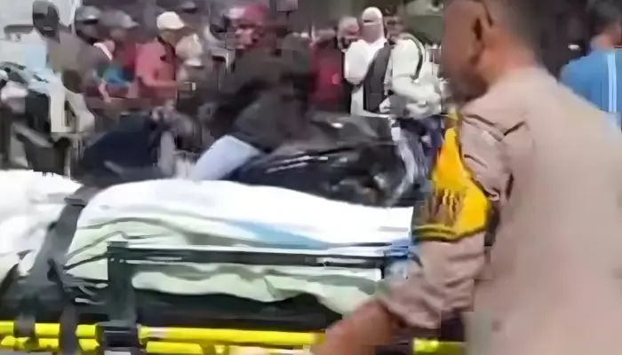 Diduga Terlalu Dekat Saat Menyalip Truk, Pengendara Motor Tewas di Manyar Gresik