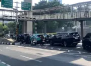 Lalu Lintas Kuningan Arah Tendean Macet Imbas Pembongkaran JPO yang Ditabrak Truk