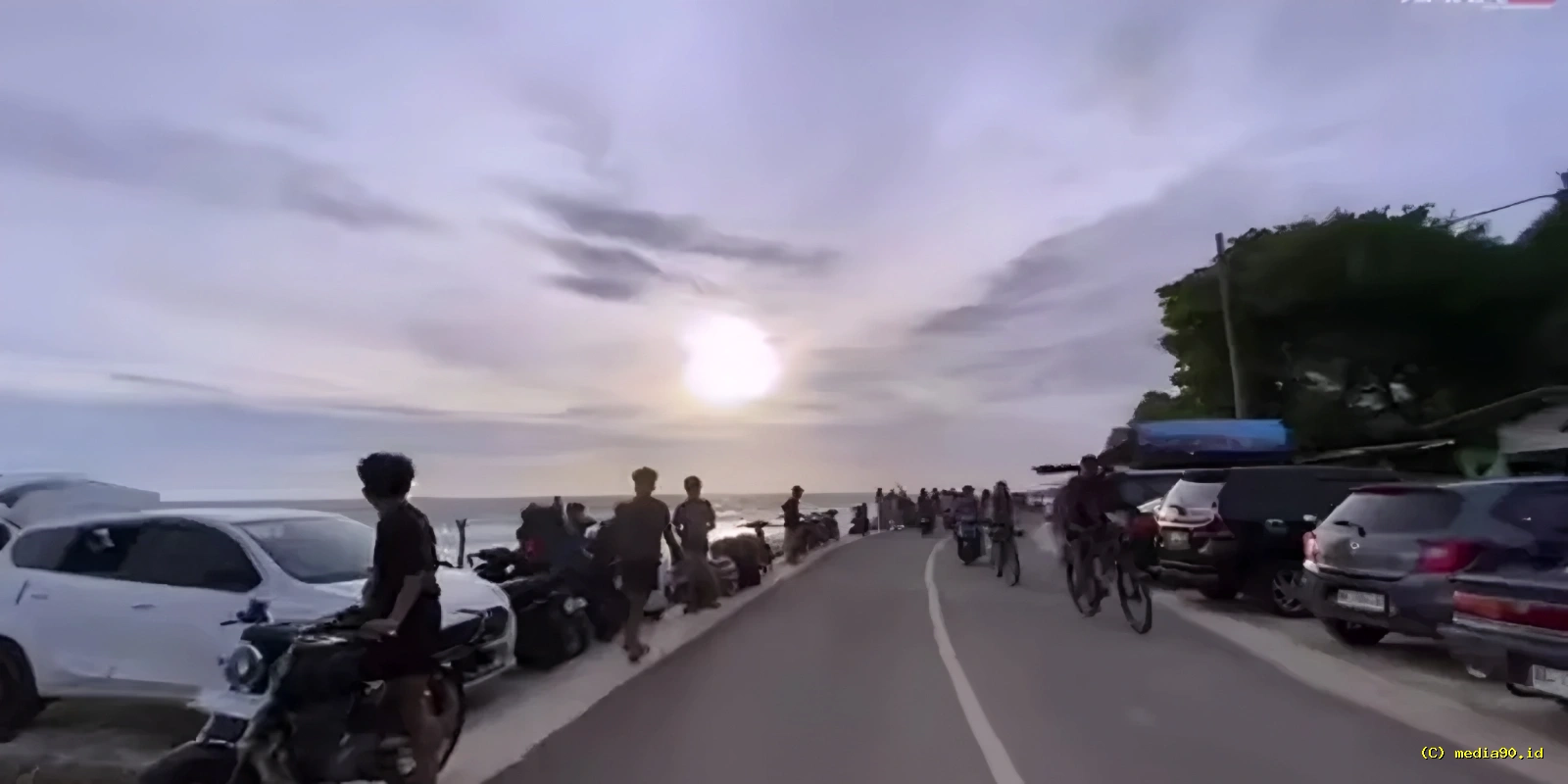 Liburan Makin Puas! 12 Wisata Dekat Pantai Sepanjang yang Sayang Dilewatkan