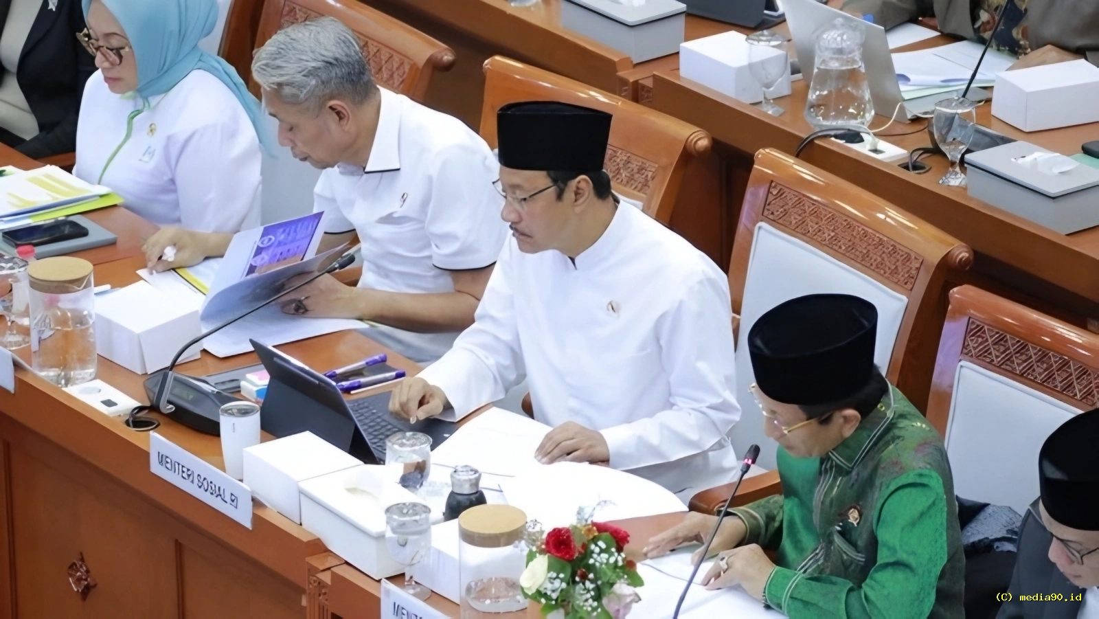 Mensos Gus Ipul Pastikan Temuan BPK Jadi Prioritas Tindak Lanjut dalam Raker Komisi VIII DPR
