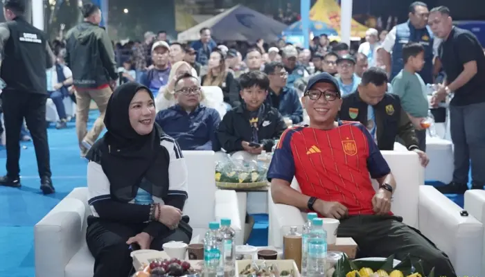 Ribuan Warga Padati Tugu Adipura untuk Nobar Final Piala Dunia 2026