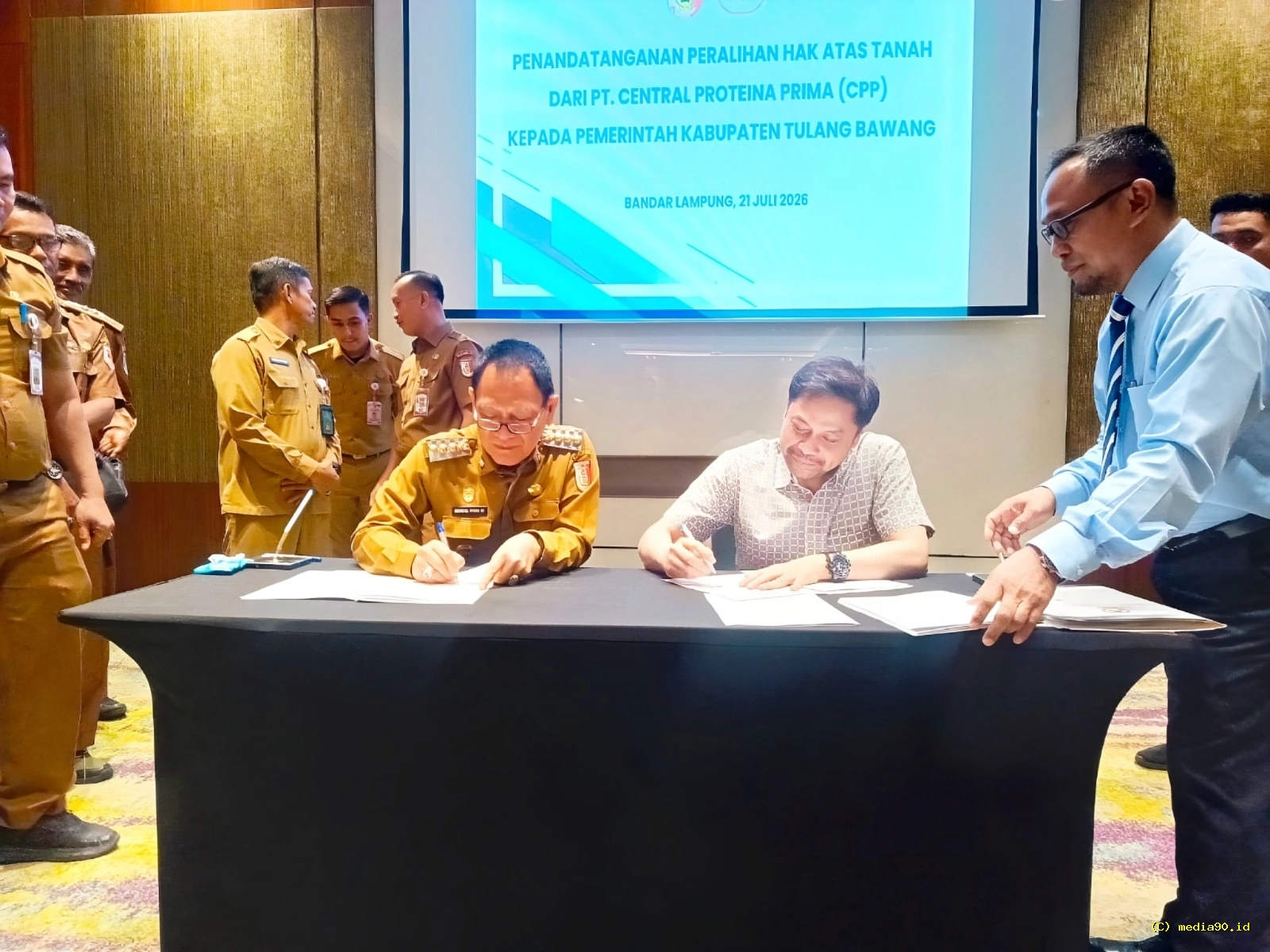 Pemkab Tulang Bawang Terima Pengalihan Lahan PT CPP untuk Pengembangan Kawasan Ekonomi Biru