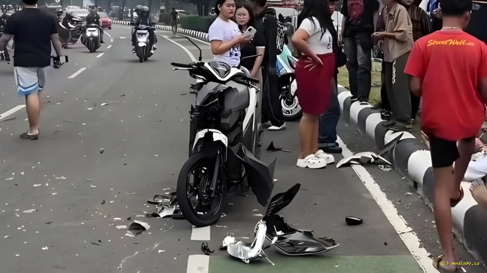 Pemotor RX King Lawan Arah Picu Kecelakaan di Pakansari Bogor Tiga Orang Terluka